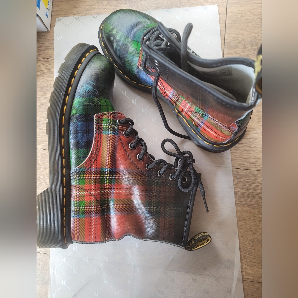 Dr. MartensLeather Plaid Print Combat BootsWomen's Size: 6 | US 6